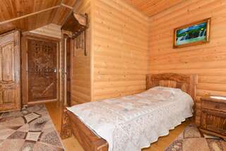 Гостевой дом Kozatsky dvorik Сходница Двухместный номер с 2 отдельными кроватями и собственной ванной комнатой-2